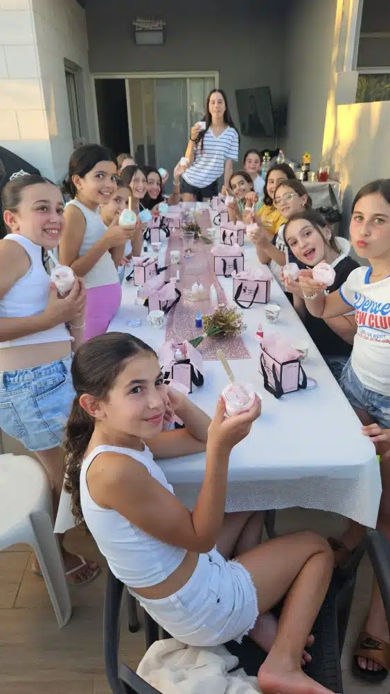איך לגרום לבת המצווה הדתית שלך להרגיש כמו חלום